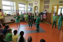 637